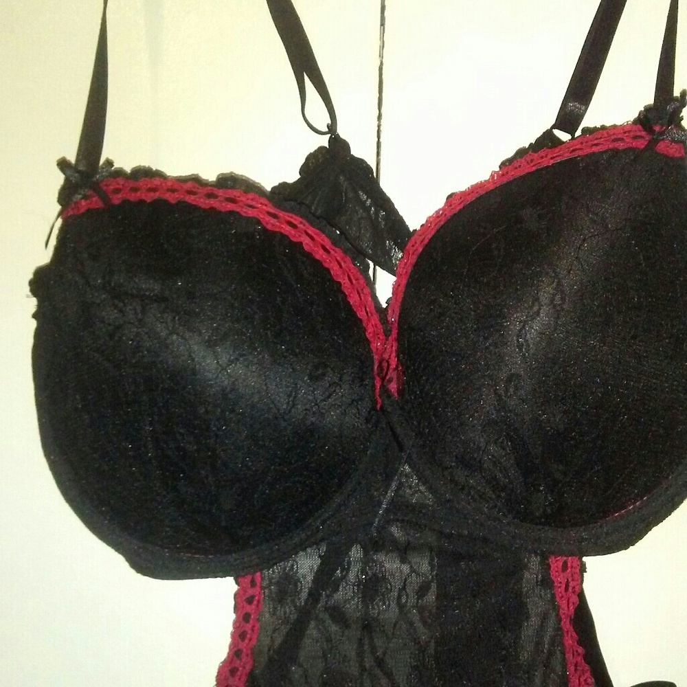Lingerie - Picture 3 of 3